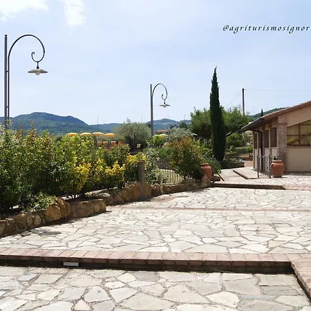 Agriturismo Signorini Farm stay *